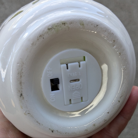 Pier 1 Small ceramic outdoor lantern with light white outside & green on inside - Picture 4 of 6